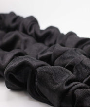 Load image into Gallery viewer, Giant black satin Spiralock
