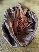 Load image into Gallery viewer, Short satin bonnet
