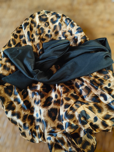Short satin bonnet