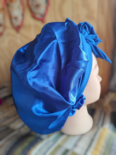 Load image into Gallery viewer, Short satin bonnet
