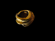 Load image into Gallery viewer, Random twist beads
