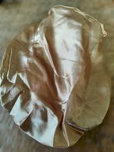 Load image into Gallery viewer, Short satin bonnet
